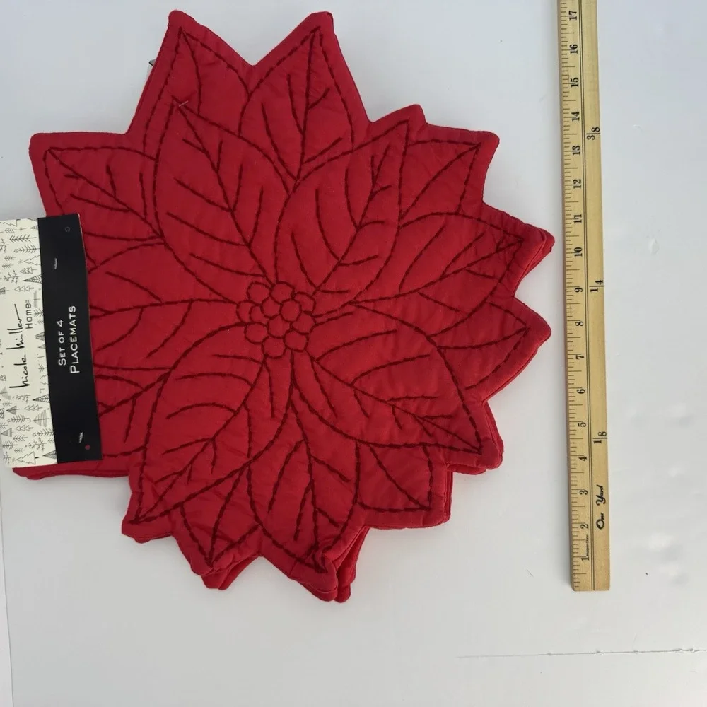 Nicole Miller Christmas Poinsettia Placemats Table Decor RED 100% POLYESTER NWT‎